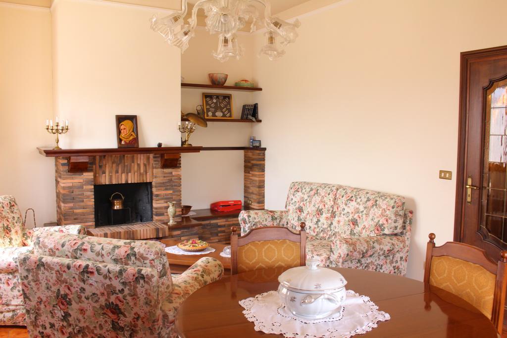 דירות אימפריה House In Caramagna חדר תמונה