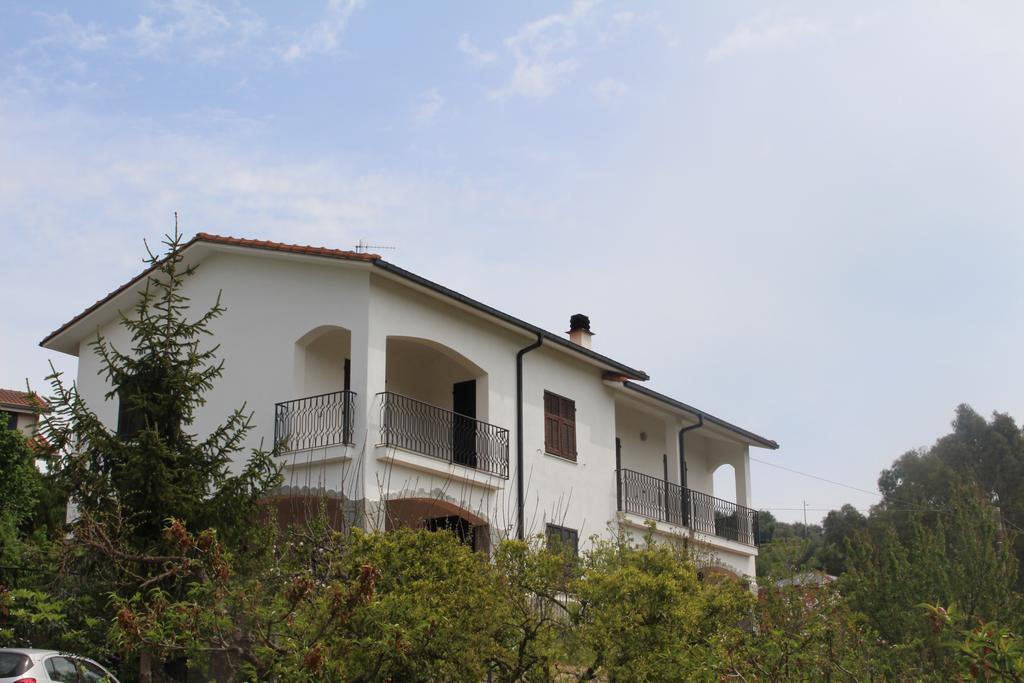 דירות אימפריה House In Caramagna חדר תמונה