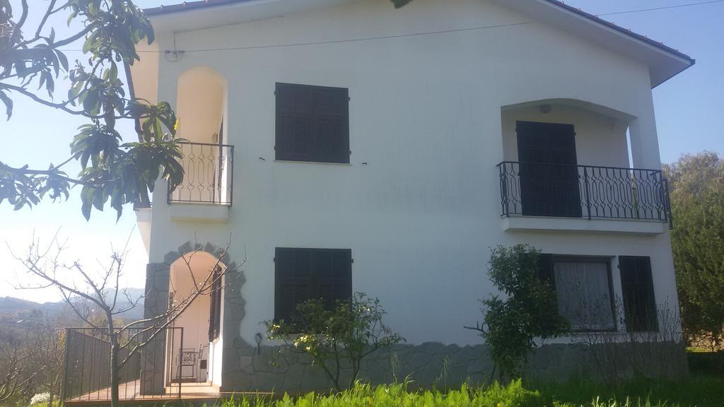 דירות אימפריה House In Caramagna חדר תמונה